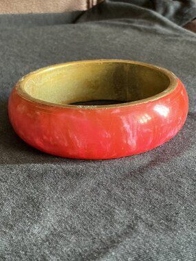 Vintage Lucite Marbled Red/Coral Bangle Bracelet With Metallic Inner Lining